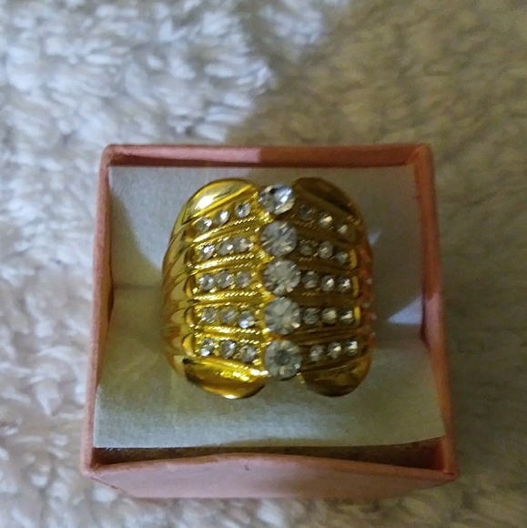 Beautiful "Blinged Out" Gold Electroplate Ring - Picture 5 of 6